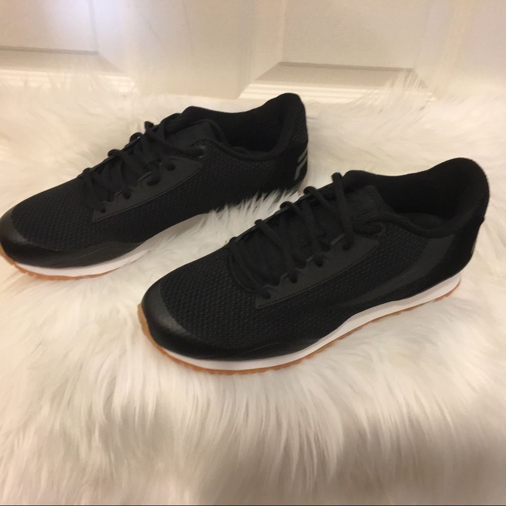 - Men’s Fila Highland Low Top Sneaker
